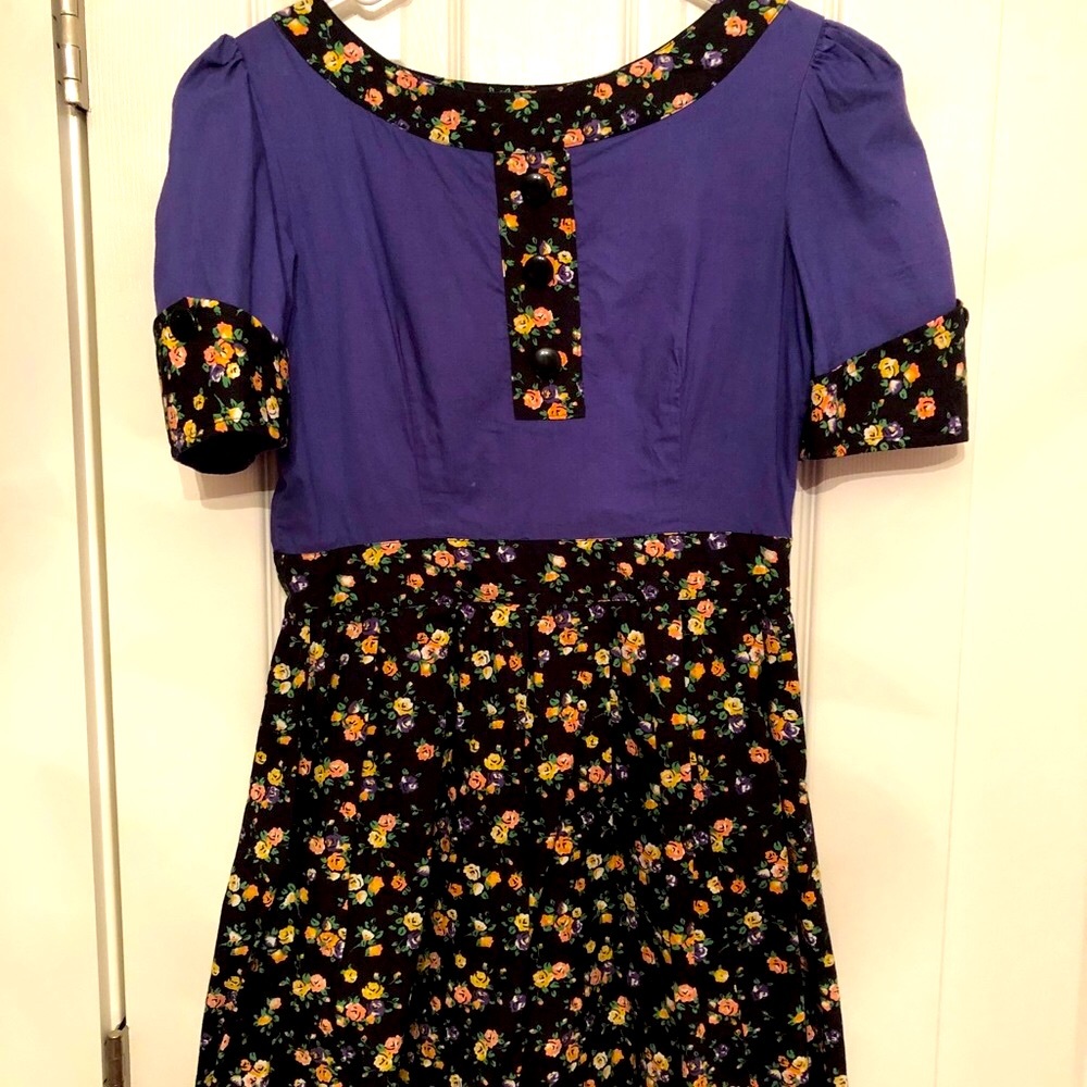 Size M vintage style dress from Modcloth. Floral.